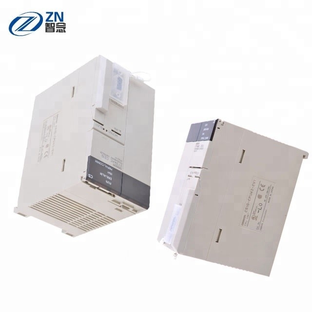 o PLC branco de Omron da cor datilografa ao módulo CS1D-CPU65S do processador central o porto selecionável