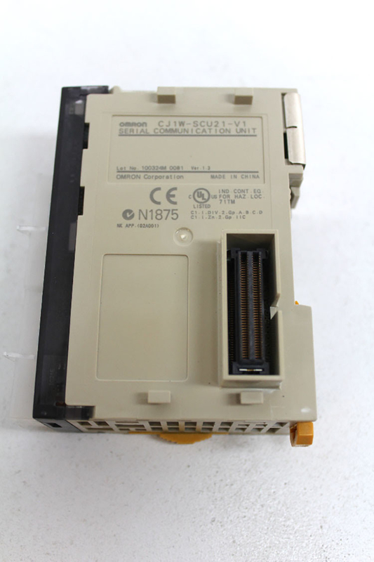 O PLC CJ1W 2 RS-232C de CJ1W-SCU21-V1 Omron move o equipamento de programação de 5/DC 280mA