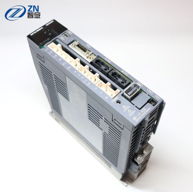 C.A. motorista do servo motor de 3 fases série MR-J3-40B de 0,4 quilowatts Mitsubishi MELSERVO J3
